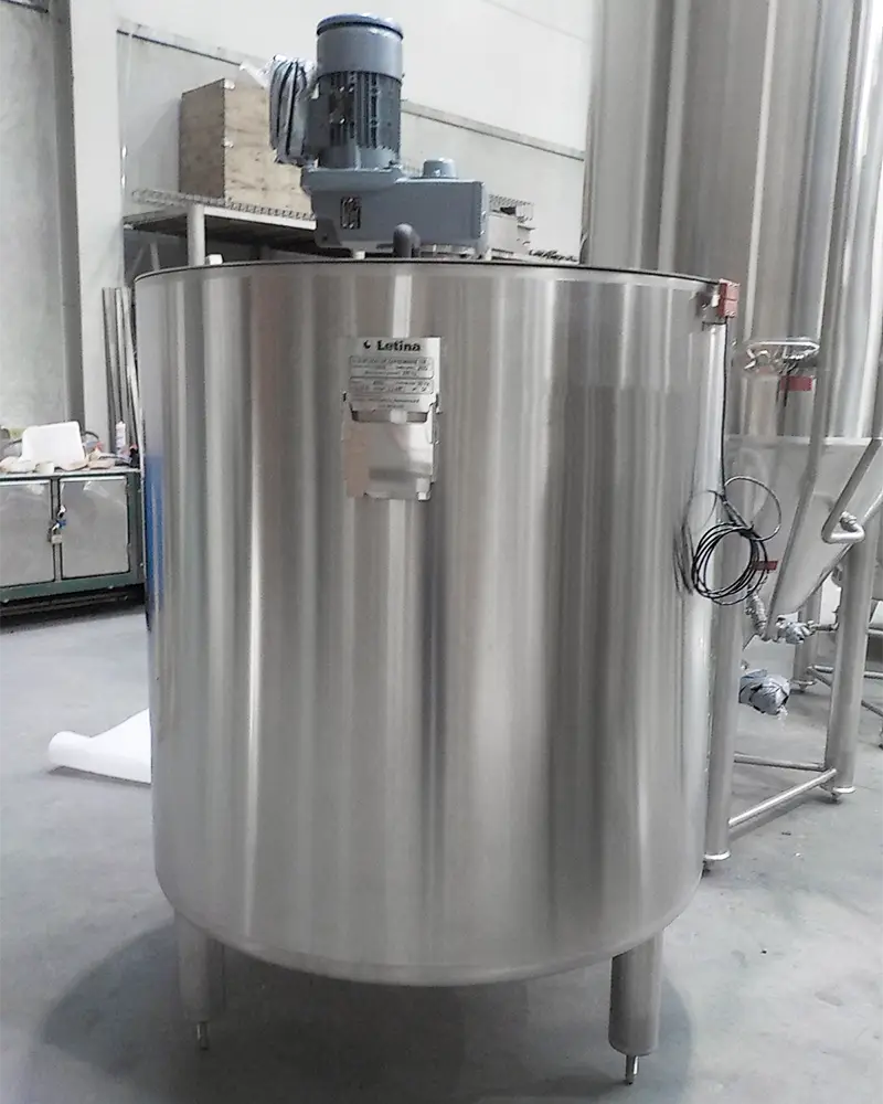 Egg mixing tank