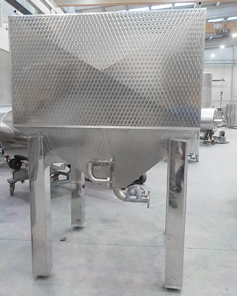 Alkaline washing liquid tank