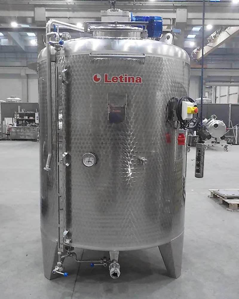 Egg liqueur mixing tank