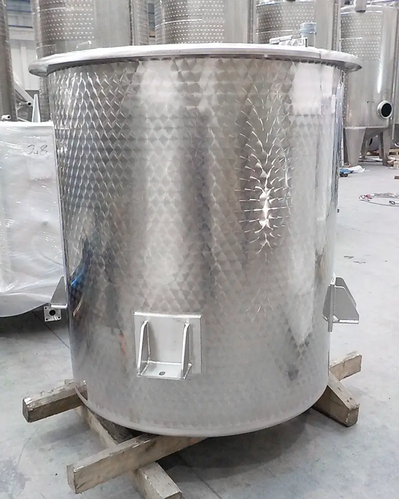 Hanging tank for paint storage