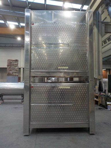 The 4500 L lower KRD square wine tank of a stackable tank pair.
