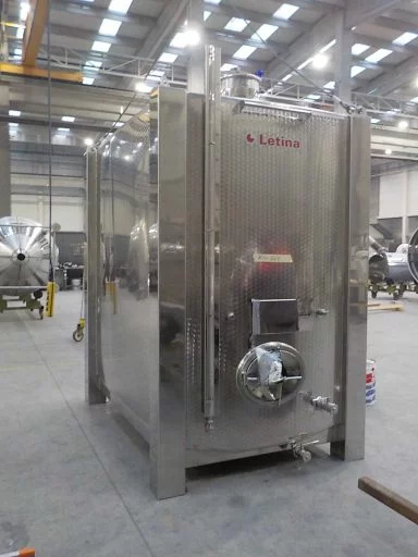 The 7500 L upper KRG square wine tank of a stackable tank pair.