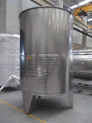 Side view of a professional 7300 L stainless steel Letina PZP variable capacity tank for wine with a cooling jacket.