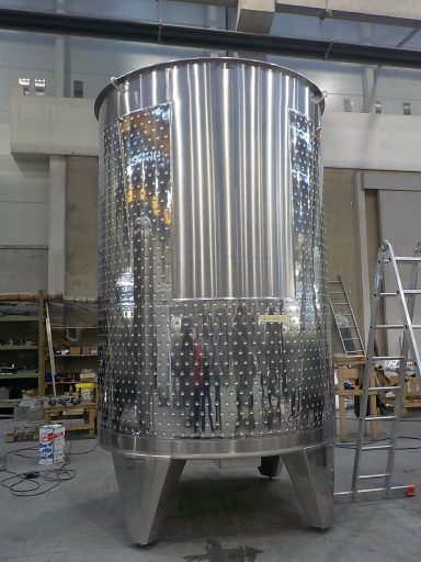 Back view of a professional 9950 L stainless steel Letina PZPK sloped variable capacity tank for red wine with a cooling jacket.