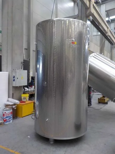 A 2800 L stainless steel Letina T charmat tank.