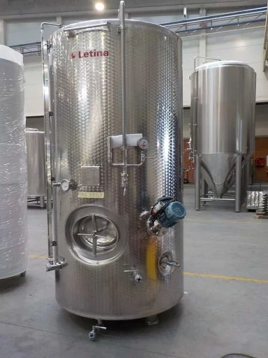 The front view of a 2800 L stainless steel Letina T charmat tank.