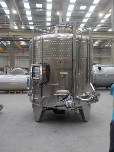 Front view of a 10 000 L [VIP] Punch-down Fermenter.