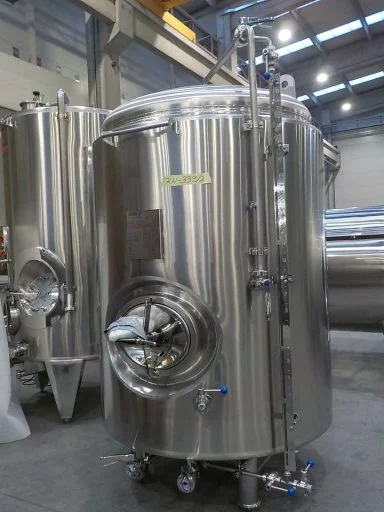 A 2200 L stainless steel ZBB brite tank for beer carbonation.